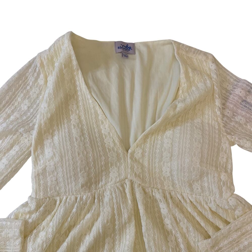 NWT Women's Ruby & Jewell Long Sleeve Lace Top Size Small Low V-Neck Cream - Picture 4 of 11